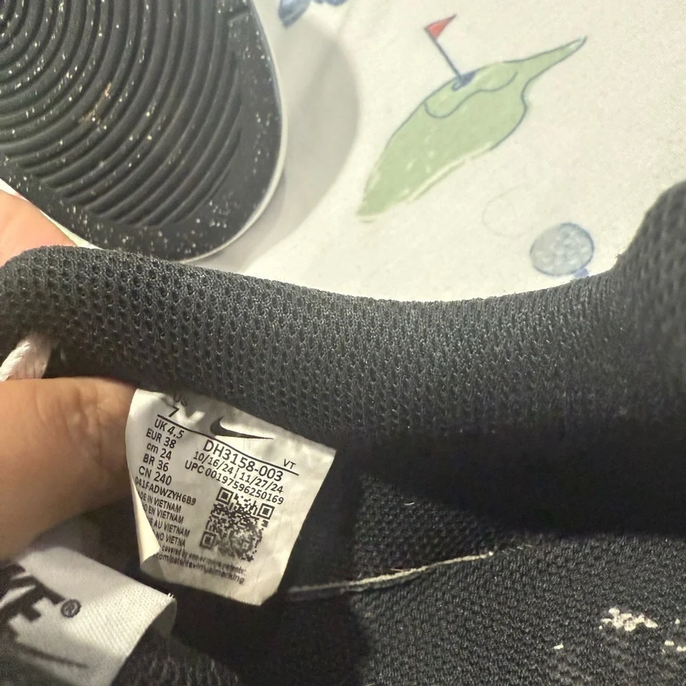 Nike Black Mesh Sneakers - Picture 9 of 10